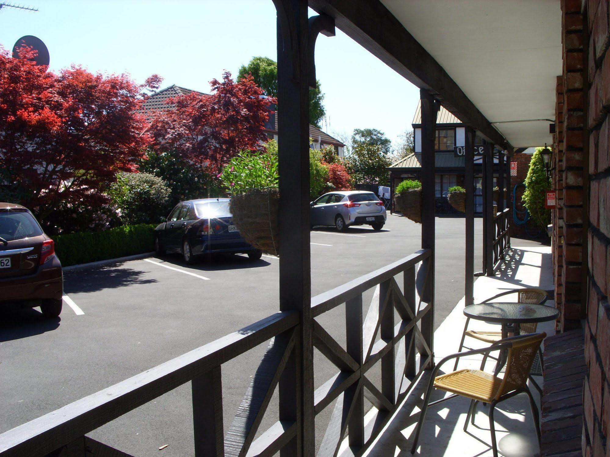 Tudor Court Motel Крайстчърч Екстериор снимка