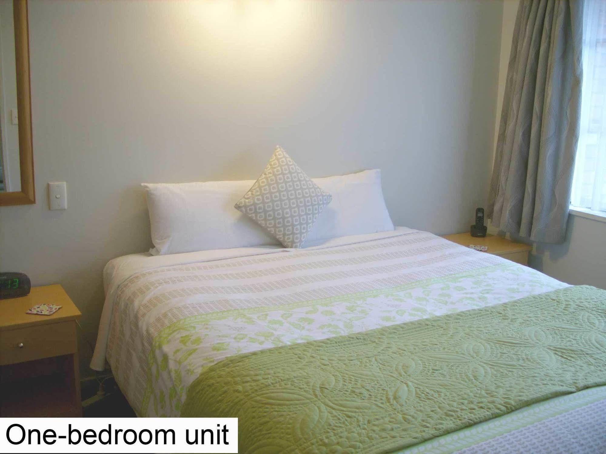 Tudor Court Motel Крайстчърч Екстериор снимка