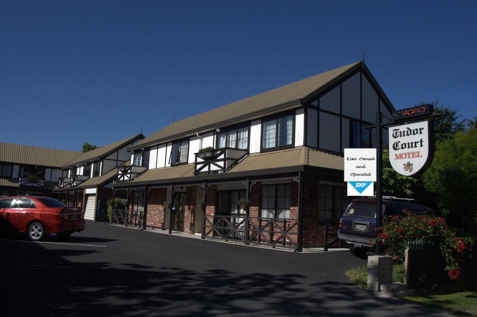 Tudor Court Motel Крайстчърч Екстериор снимка
