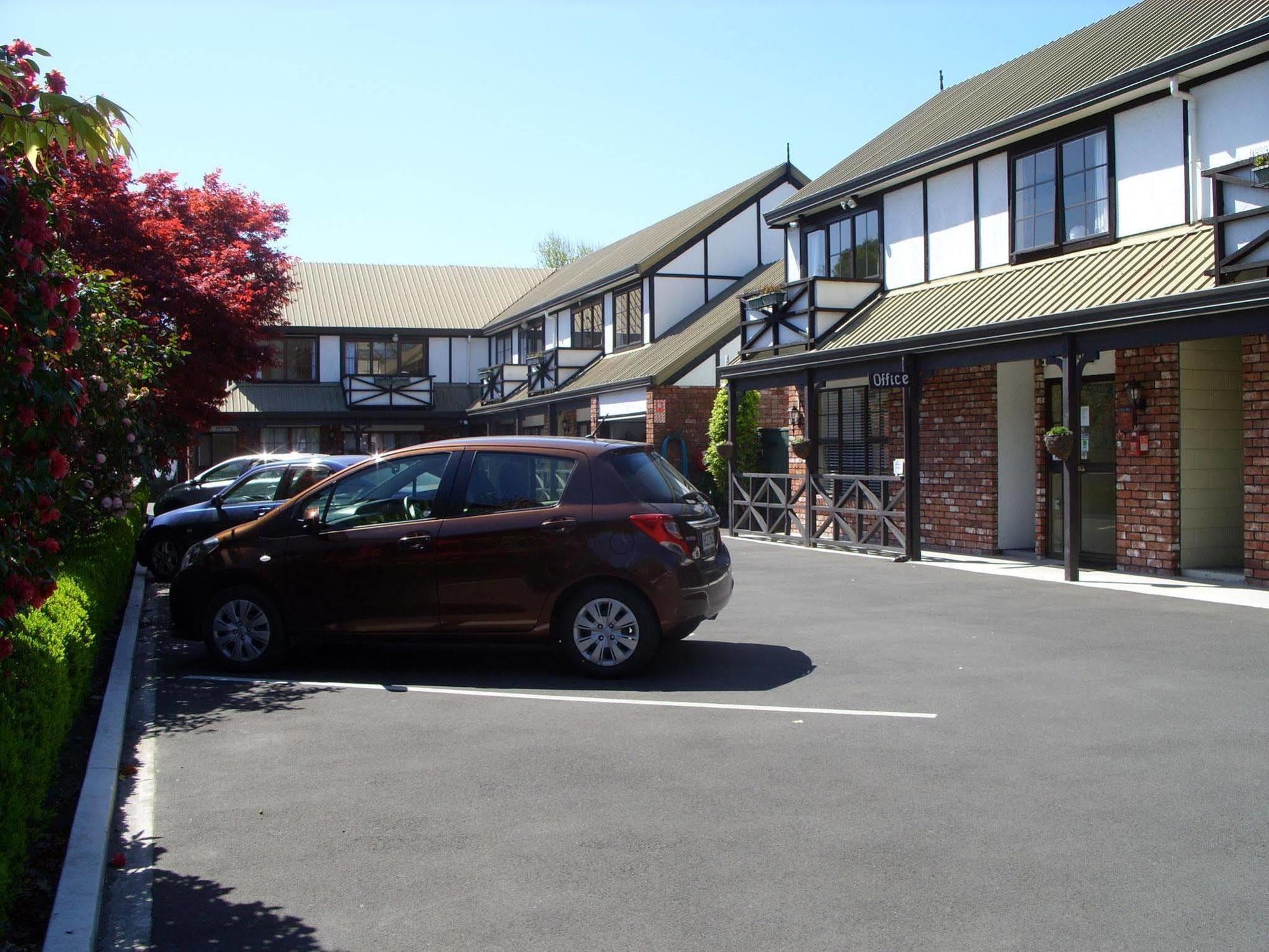 Tudor Court Motel Крайстчърч Екстериор снимка
